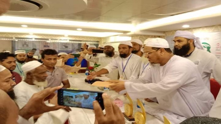 নোয়াখালীতে নামাজে গিয়ে রিকশা হারানো তাজুলকে রিক্সা দিলেন চরমোনাই পীর