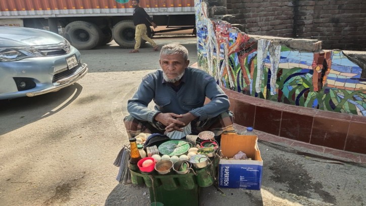 ঝালমুড়ি বিক্রি করেই আজ স্বাবলম্বী শামছু মিয়া