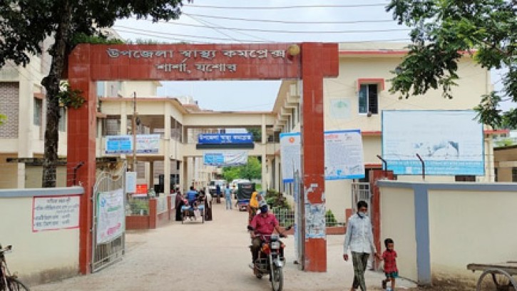 শার্শার স্বাস্থ্য কমপ্লেক্সের ডক্টর ডমিডরে দিনে দুপুরে চুরি