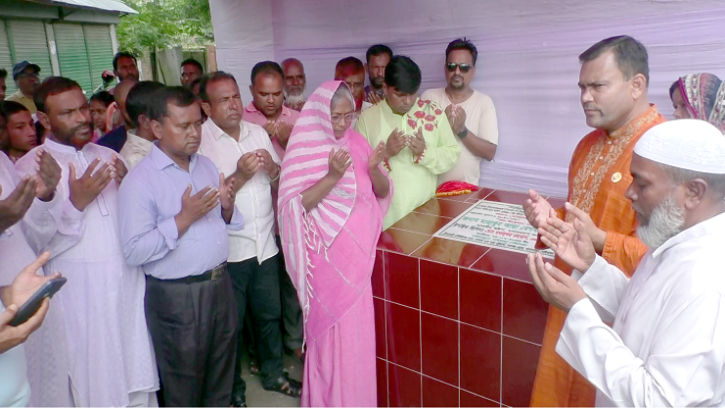 গাইবান্ধা পৌরসভায় সড়ক উন্নয়ন কাজের উদ্বোধন