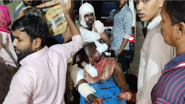  জাতির পিতা ও আমতলী নির্বাহী অফিসারকে নিয়ে ফেইসবুকে কটুক্তি