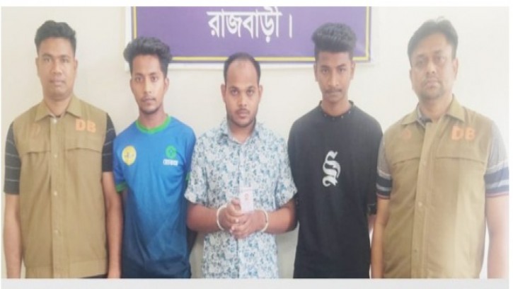 রাজবাড়ীতে বিকাশ অফিসারসহ ভুয়া ডিবির ৩ সদস্য গ্রেপ্তার