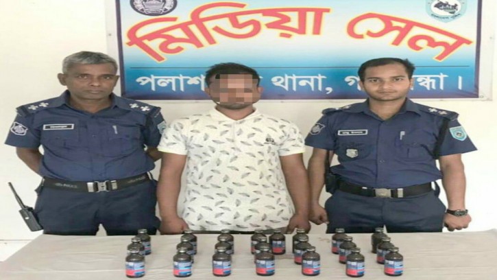 পলাশবাড়ীতে ২২ বোতল ফেনসিডিলসহ যুবক আটক