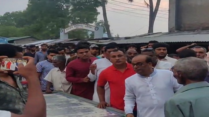 গণসংযোগে ব্যস্ত আওয়ামীলীগ নেতা সৈয়দ নজরুল ইসলাম