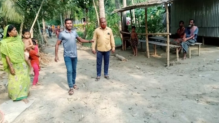 রাজবাড়ীর দিলালপুর গ্রামের বেলাল হোসেনের জমি দখলের চেষ্টা