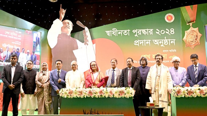 ১০ বিশিষ্ট ব্যক্তির হাতে ‘স্বাধীনতা পুরস্কার-২০২৪’ প্রদান করলেন প্রধানমন্ত্রী