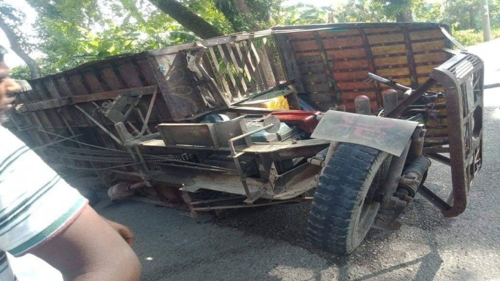 তাড়াইলে অটোরিকসা-টমটম সংঘর্ষে শিক্ষিকা নিহত