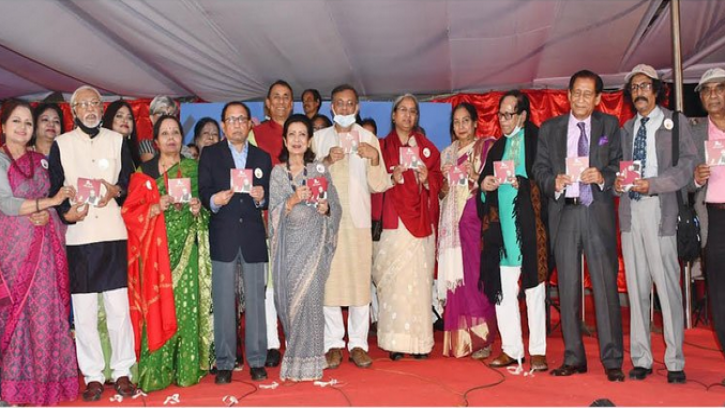 ‘বঙ্গবন্ধুকে নিয়ে গান’ সিডির মোড়ক উন্মোচন