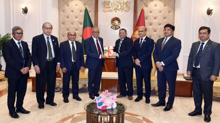 রাষ্ট্রপতির কাছে ইউজিসির বার্ষিক প্রতিবেদন পেশ