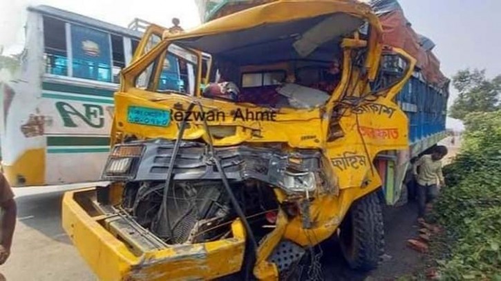 সিলেটে ট্র্রাক-পিকআপ সংঘর্ষে ১৫ জন নিহত