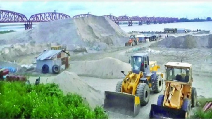 গোয়ালন্দ-পাকশীর পদ্মা নদী থেকে বালু উত্তোলন বন্ধে হাইকোটের নির্দেশ