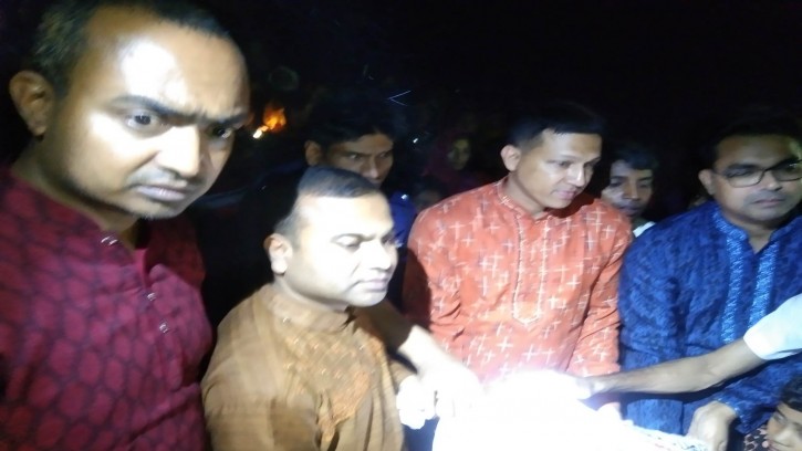 শিবগঞ্জে ক্ষতিগ্রস্তদের মাঝে খাদ্যসামগ্রী প্রদান