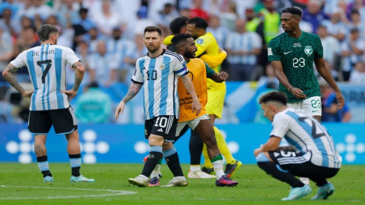 আর্জেন্টিনাকে ২-১ গোলে হারাল সৌদি আরব