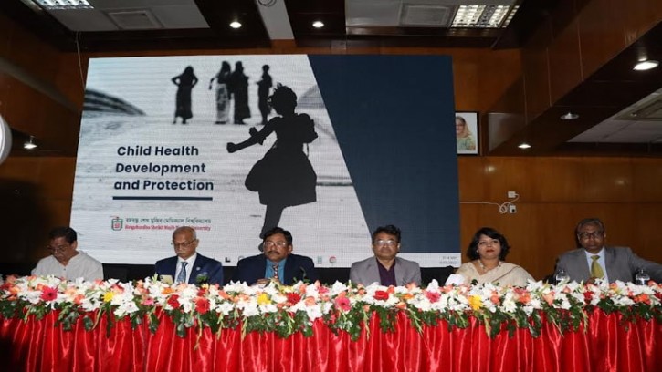 ১৬ বছরের কম বয়সীদের মোবাইল ফোন ব্যবহার বন্ধ করতে হবে: বিএসএমএমইউ উপাচার্য