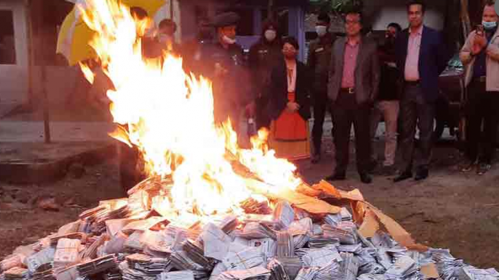 আগুনে পোড়ানো হল দেড় লাখ এনআইডি কার্ড