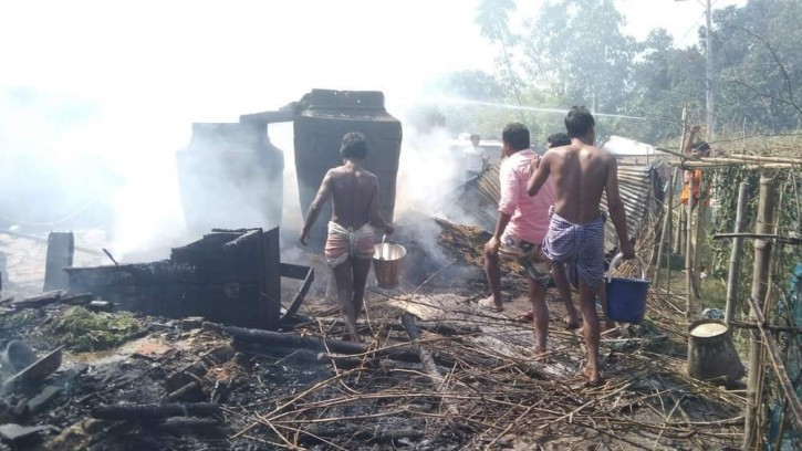 শিবগঞ্জে বেড়েই চলেছে অগ্নিকান্ডের ঘটনা, দেড় মাসে পুড়েছে ৩৮ বাড়ি