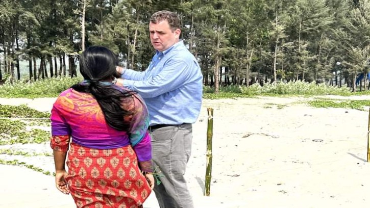 ‘কক্সবাজার জেলা প্রশাসন বিতর্কিত হয়েছে’