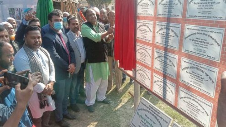 পীরগাছায় বিভিন্ন প্রকল্পের উদ্বোধন করলেন বানিজ্যমন্ত্রী