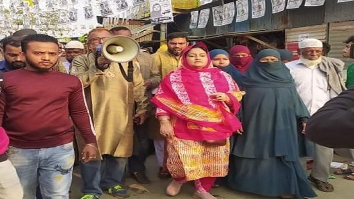 গণসংযোগে ব্যস্ত কাউন্সিলর প্রার্থী দিনা, ব্যাপক সাড়া 