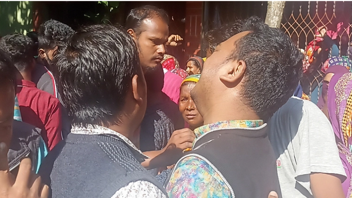 বাসের ধাক্কায় একমাত্র মেয়েসহ বাবা-মায়ের মর্মান্তিক মৃত্যু