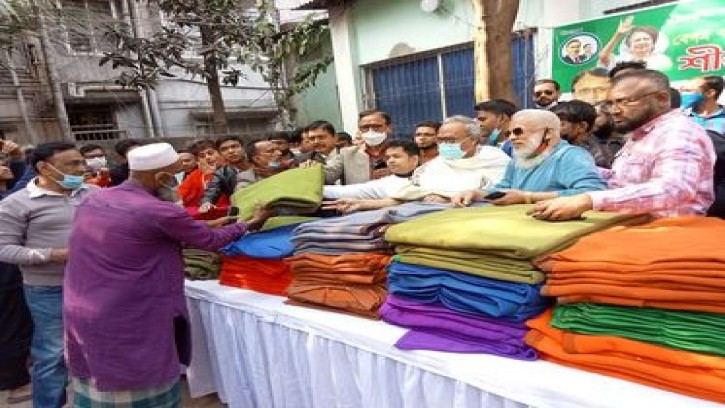 মোহাম্মদপুরে বিএনপির শীতবস্ত্র বিতরণ