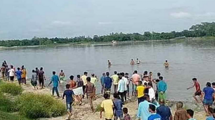 পঞ্চগড়ে করোতোয়া নদীতে নৌকাডুবির ঘটনায় মৃতের সংখ্যা বেড়ে ৫০ জন