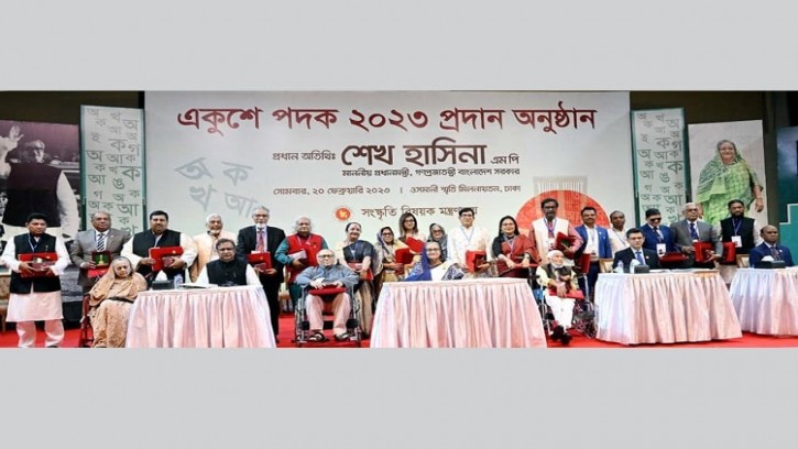 ১৯ জন বিশিষ্ট ব্যক্তি ও দু’টি প্রতিষ্ঠানকে একুশে পদক দিলেন প্রধানমন্ত্রী